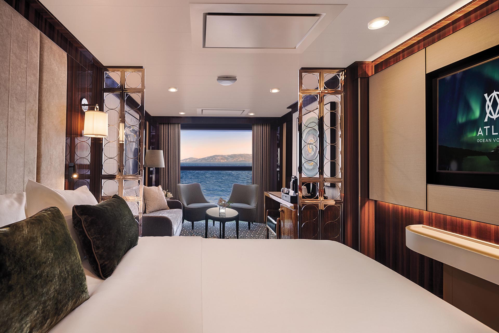 Atlas Horizon accommodation with top-drop panoramic window